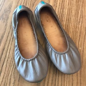 Tieks flats